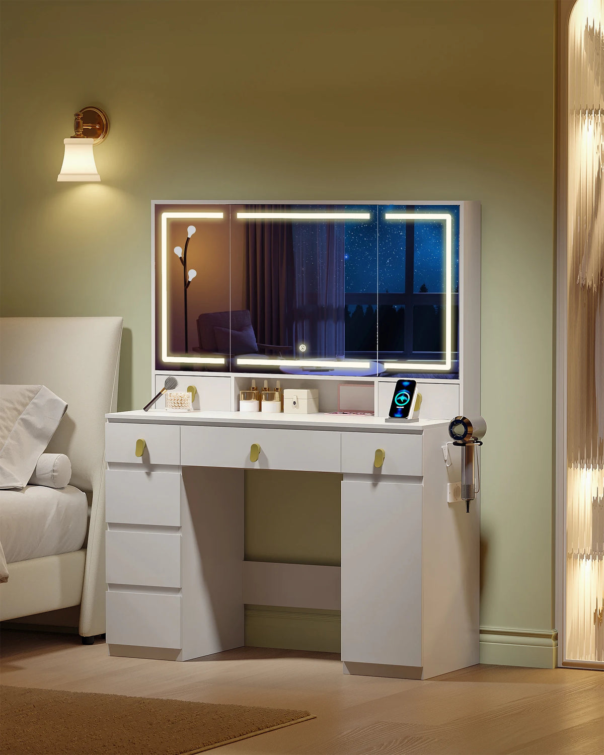 Coiffeuse avec Triple Miroir LED et Multiprise - Emma – vue 2